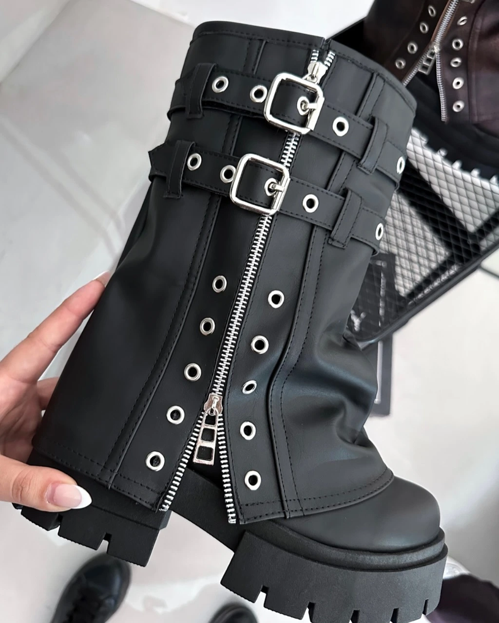 Bota Fenty